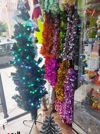 أسواق الإسكندرية تتزين بأشجار الكريسماس وبابا نويل (18)