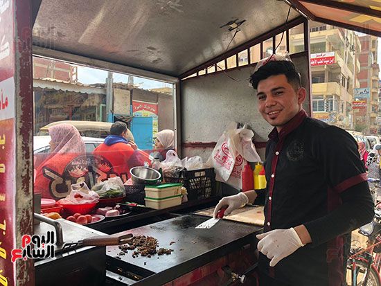 محمد-الحملي-شاب-يؤسس-مشروع-مطعم-متنقل-لبيع-الوجبات-السريعة