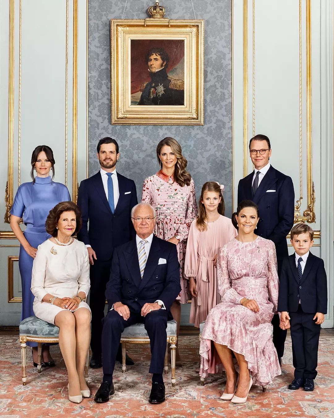 الأمير كارل فيليب مع أفراد العائلة الملكية