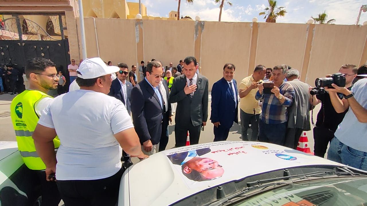 50 سيارة أجرة هدية الرئيس تعيد البهجة لشوارع العريش (8)