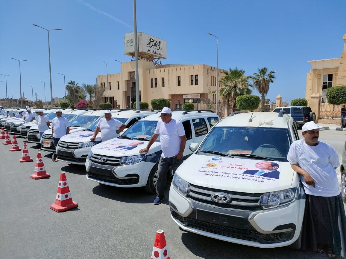 50 سيارة أجرة هدية الرئيس تعيد البهجة لشوارع العريش (6)