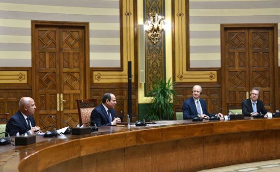 الرئيس السيسي يشهد مراسم توقيع إنشاء منظومة متكاملة للقطار الكهربائى السريع فى مصر (1) الرئيس السيسي يشهد مراسم توقيع إنشاء منظومة متكاملة للقطار الكهربائى السريع فى مصر (1)