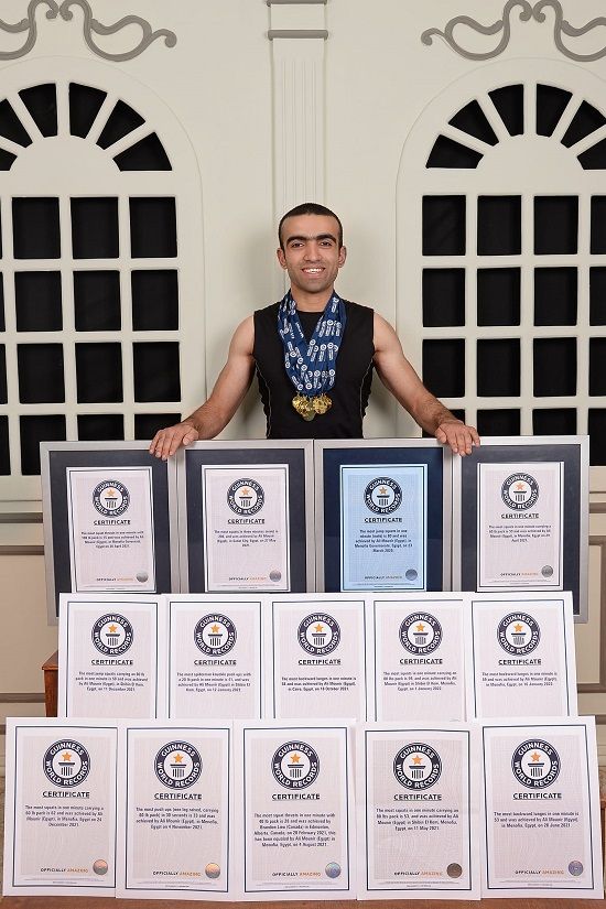 على منير مع شهادات موسوعة جينيس على منير مع شهادات موسوعة جينيس