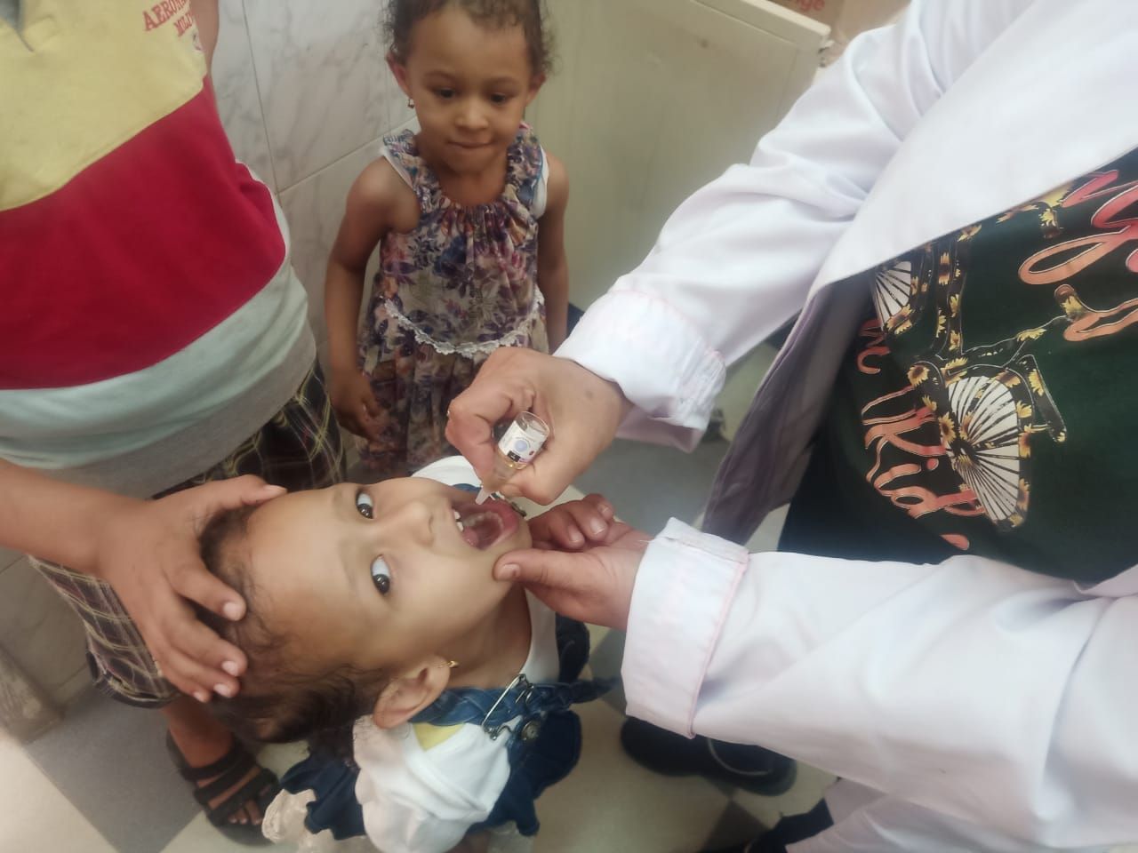 تلقى الأطفال للتطعيم بالقرى والنجوع