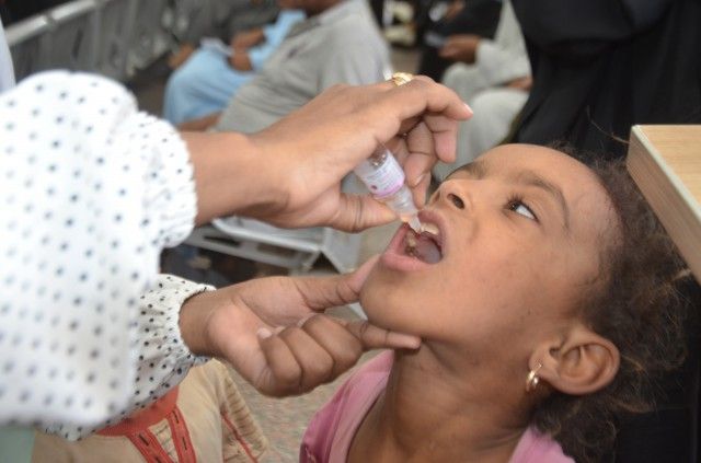 تطعيم أطفال الأقصر ضمن الحملة المحدودة للتطعيم ضد شلل الأطفال