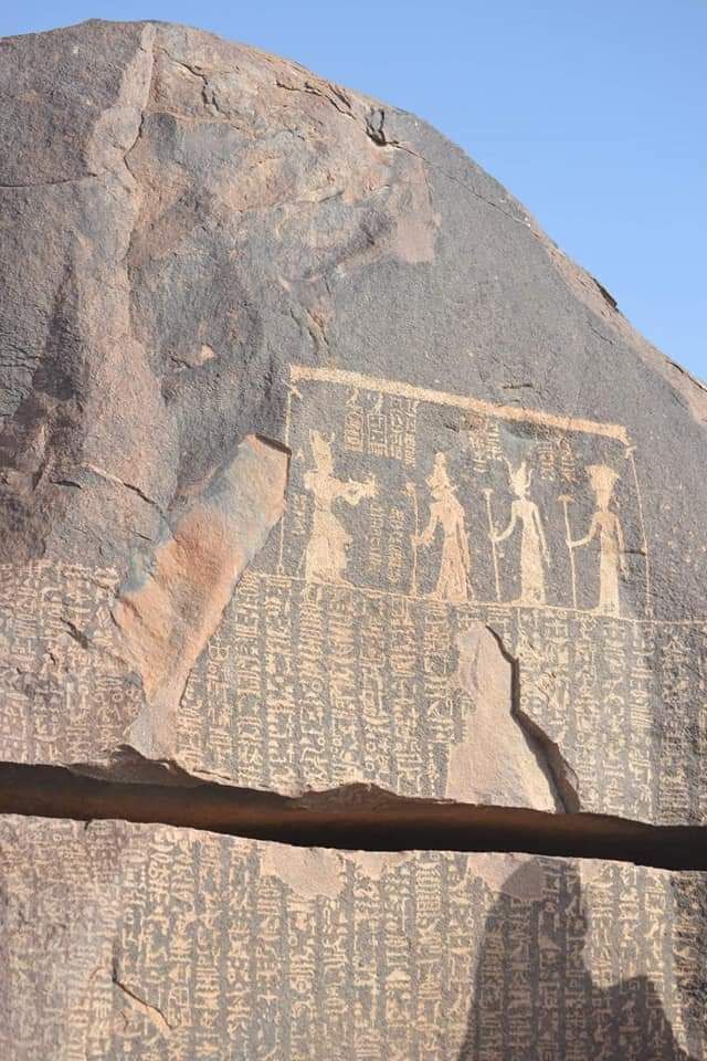 المخربشات الفرعونية بوادى الحمامات