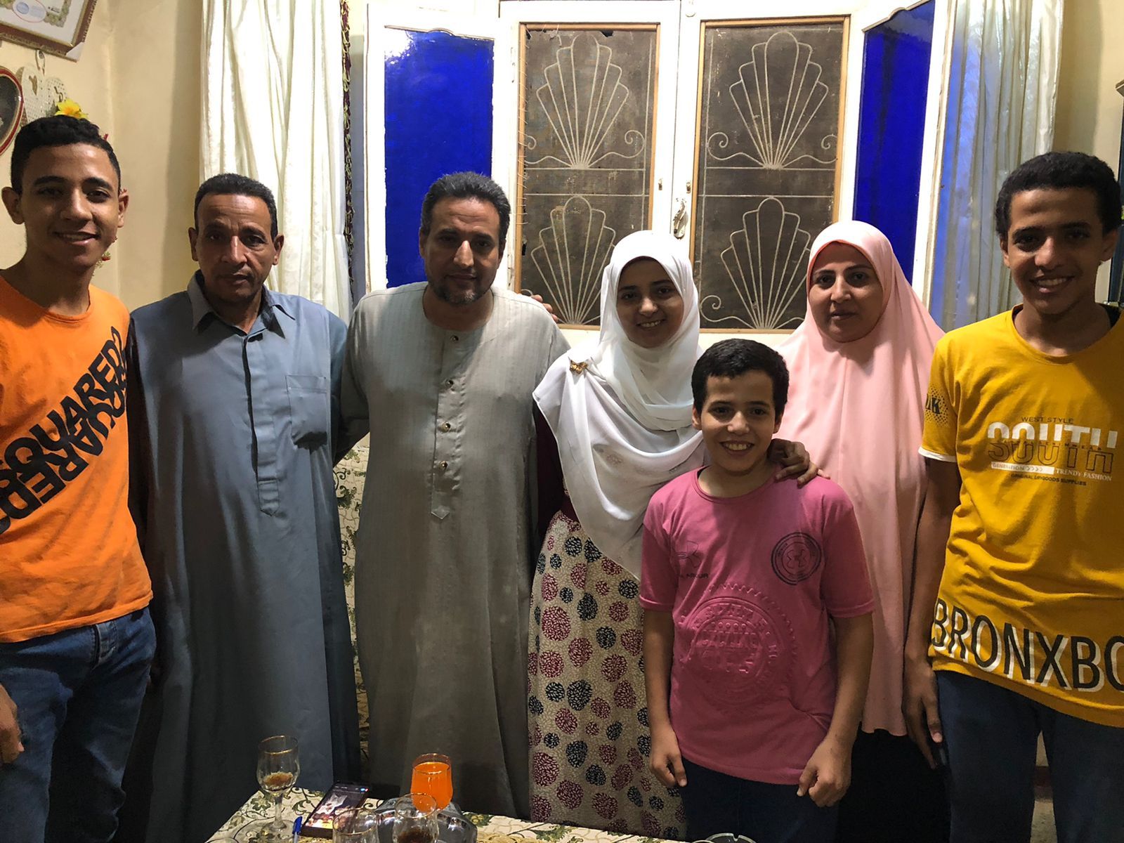 فرحة أسرة الطالبة ريهام بتفوقها