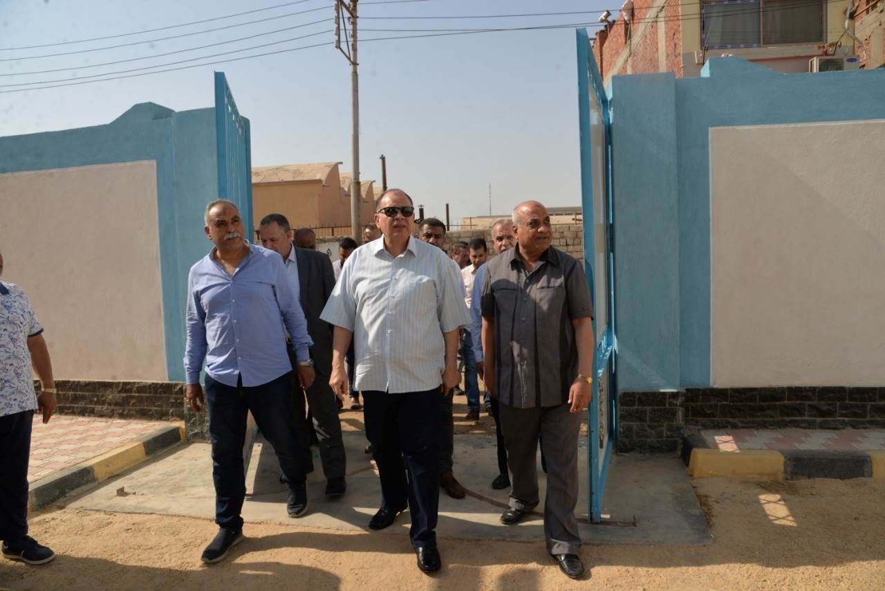 محافظ أسيوط يتفقد المدارس الجديدة (1) محافظ أسيوط يتفقد المدارس الجديدة (1)