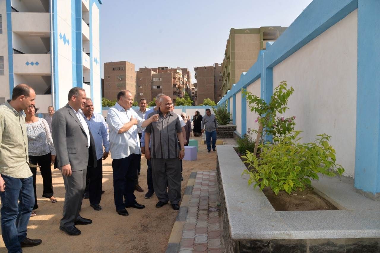 محافظ أسيوط يتفقد المدارس الجديدة (2) محافظ أسيوط يتفقد المدارس الجديدة (2)