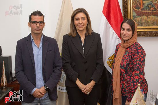 وزيرة الثقافة مع الزميل أحمد إبراهيم الشريف والزميلة بسنت جميل وزيرة الثقافة مع الزميل أحمد إبراهيم الشريف والزميلة بسنت جميل