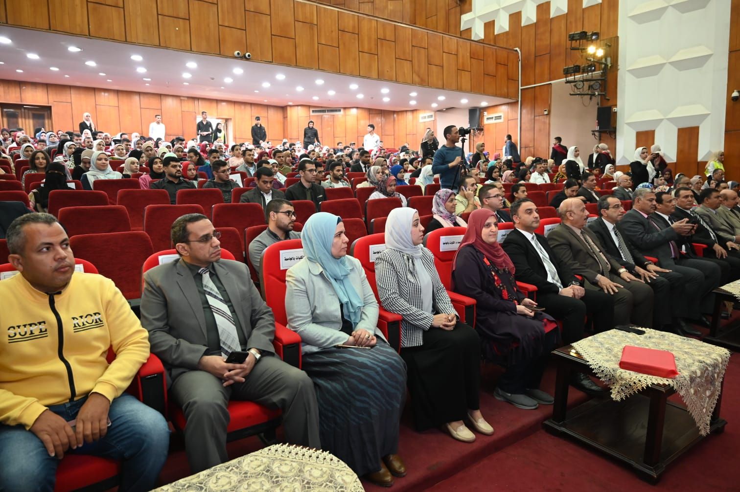 جانب من الحدث (2) جانب من الحدث (2)