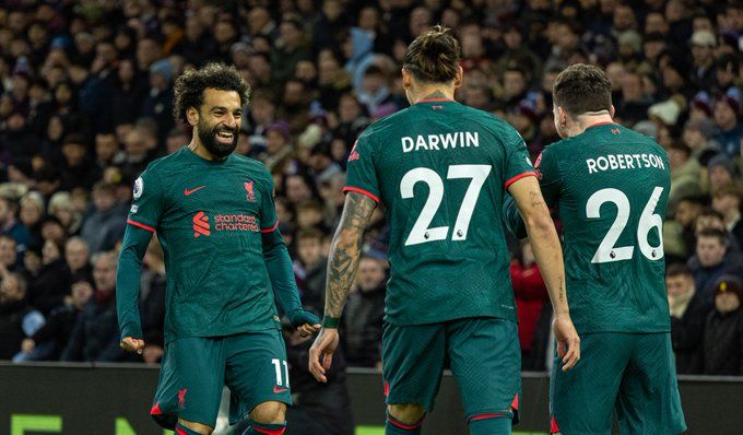 احتفال محمد صلاح مع لاعبى ليفربول احتفال محمد صلاح مع لاعبى ليفربول