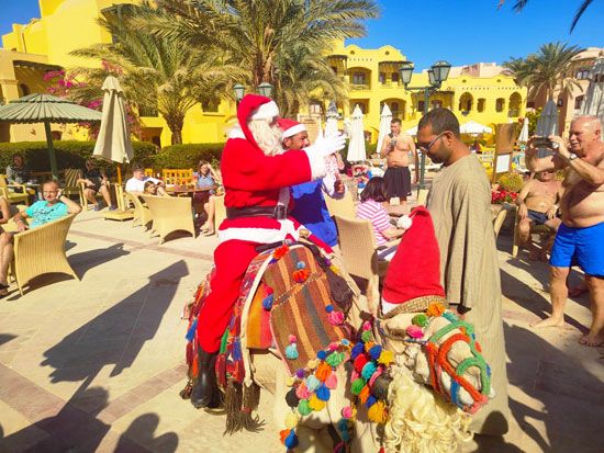 التقط-صور-مع-السياح- التقط-صور-مع-السياح-