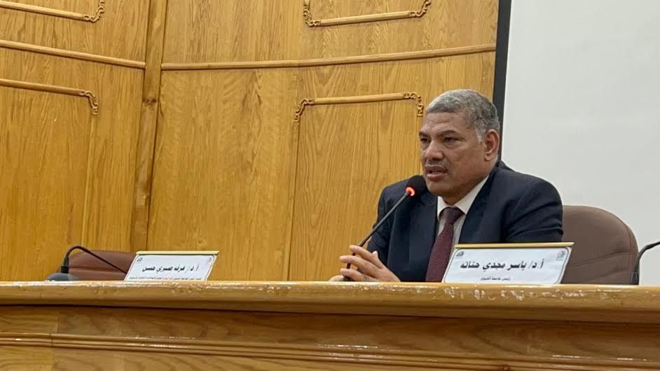 الدكتور عرفة صبرى نائب رئيس جامعة الفيوم لشئون الدراسات العليا (2) الدكتور عرفة صبرى نائب رئيس جامعة الفيوم لشئون الدراسات العليا (2)