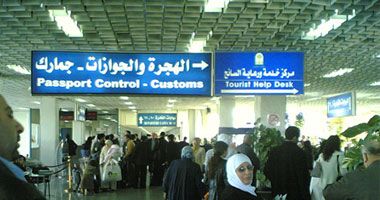 استئناف الرحلات الجوية بمطار دمشق الدولى بعد توقفها بسبب هجوم إسرائيلى