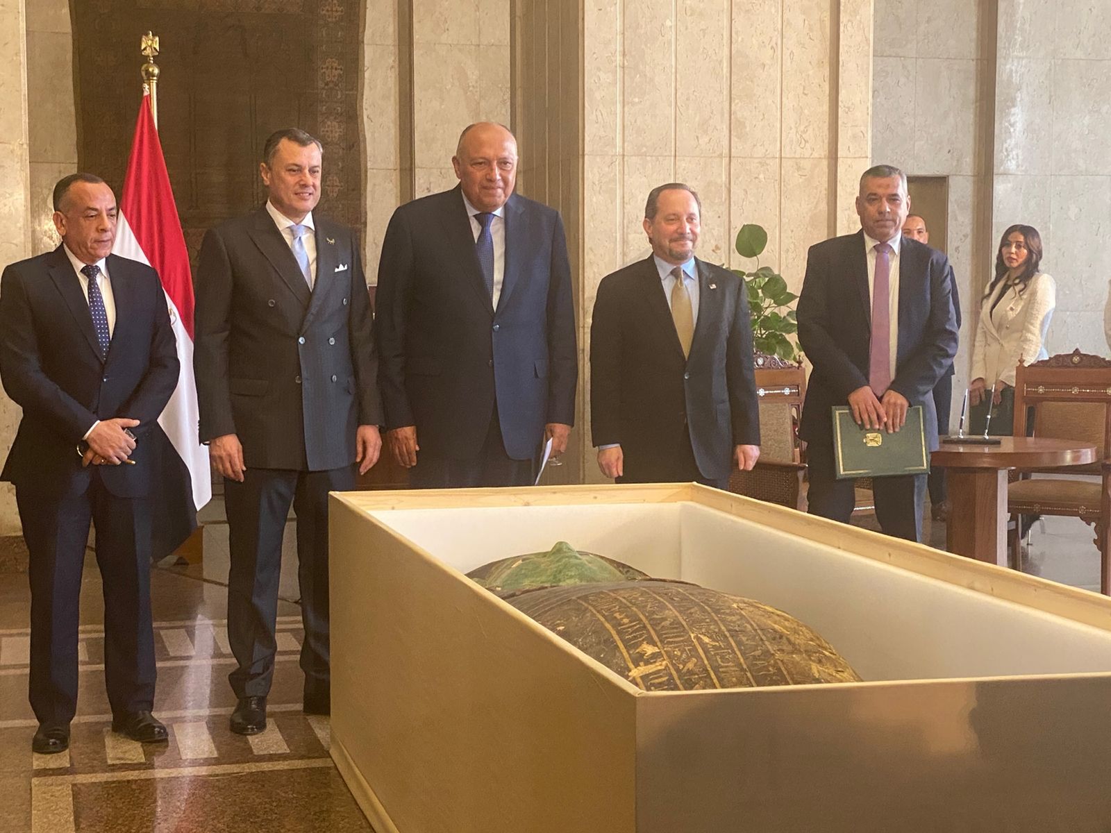 وزيرا الخارجية والأثار يشرفان على عملية استرداد الأثار المصرية المستردة من الولايات المتحدة