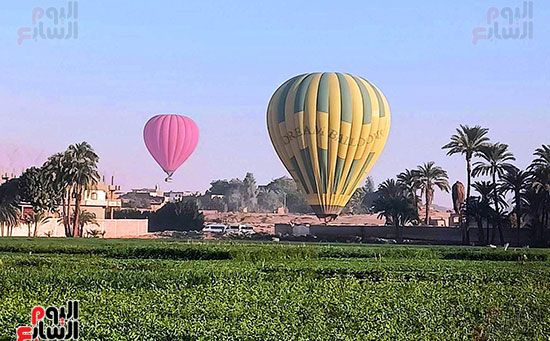 البالونات-خلال-خروجها-من-أرض-مطار-البر-الغربي
