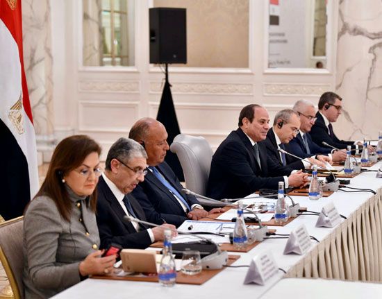 الرئيس-السيسي-يستهل-زيارته-إلى-أذربيجان-بالاجتماع-مع-كبار-رموز-الاقتصاد-ورجال-الأعمال-ورؤساء-كبرى-الشركات-(6)