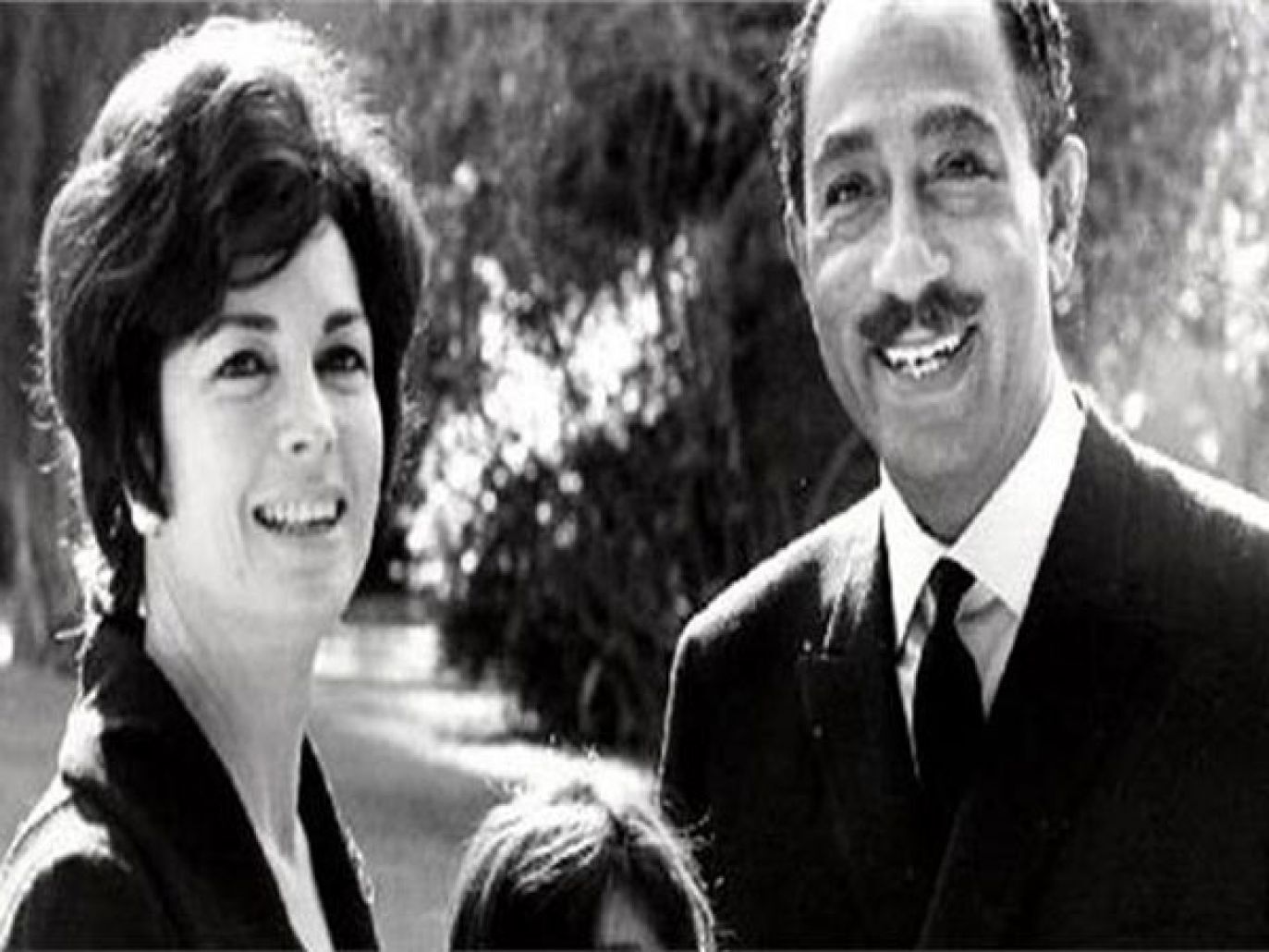 الرئيس الراحل أنور السادات وزوجته جيهان