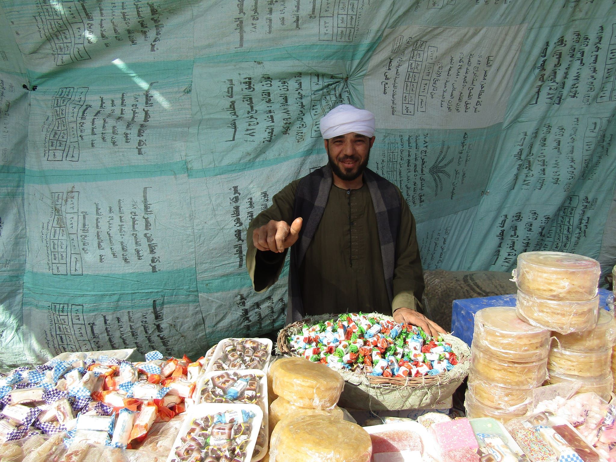 بيع الحلوى فى المولد بقرية الدير