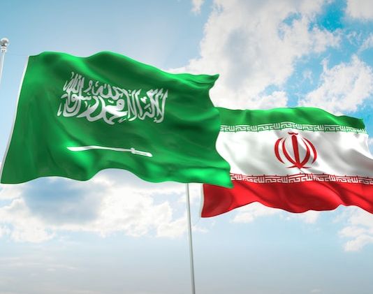 علم السعودية وإيران