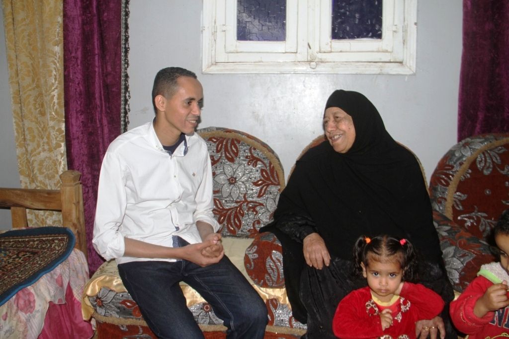 الأم البديلة مع صحفى اليوم السابع