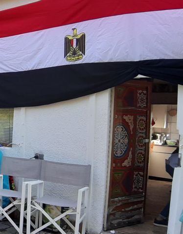 علم مصر يزين بيت العائلة المصرية ببرلين فى رمضان