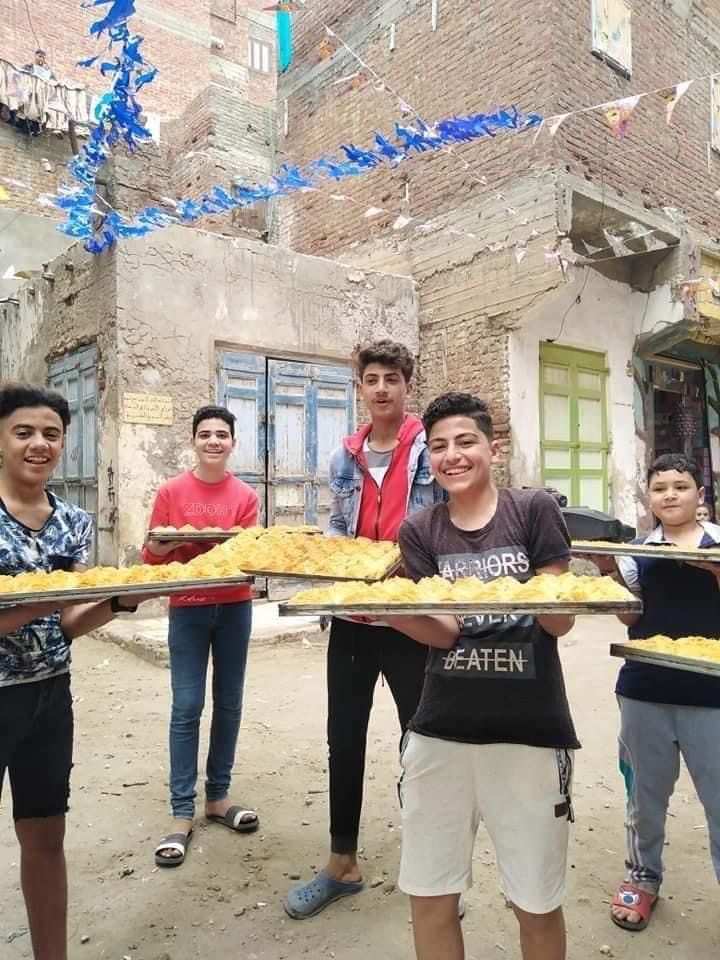 توزيع الحلوى توزيع الحلوى