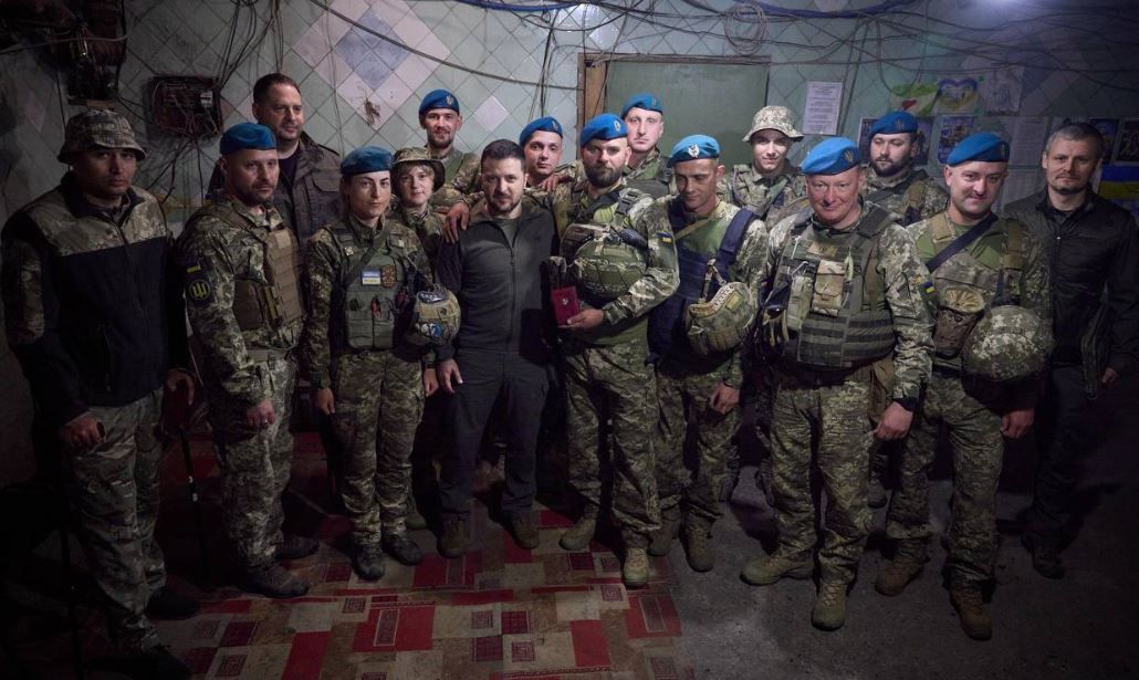 صورة لزيلنسكي مع القوات