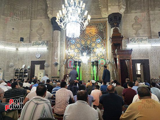 مساجد مصر تصدح بالصلاة على النبى (18)