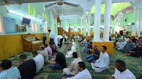 مساجد مصر تصدح بالصلاة على النبى (5)