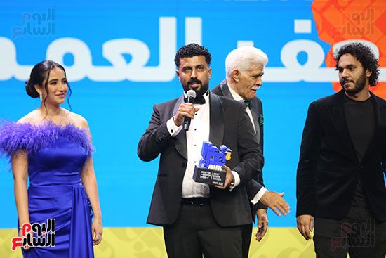 المخرج محمد سامى يتسلم جائزة افضل مخرج