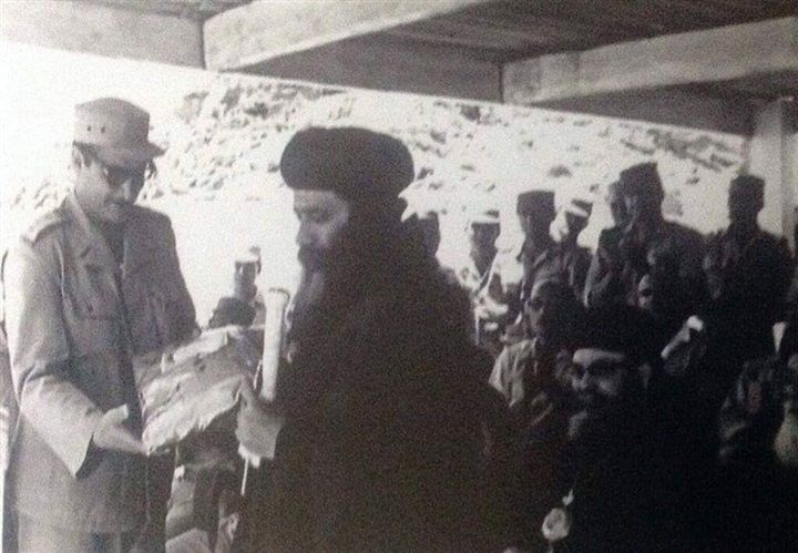 البابا شنودة مع الجنود البابا شنودة مع الجنود
