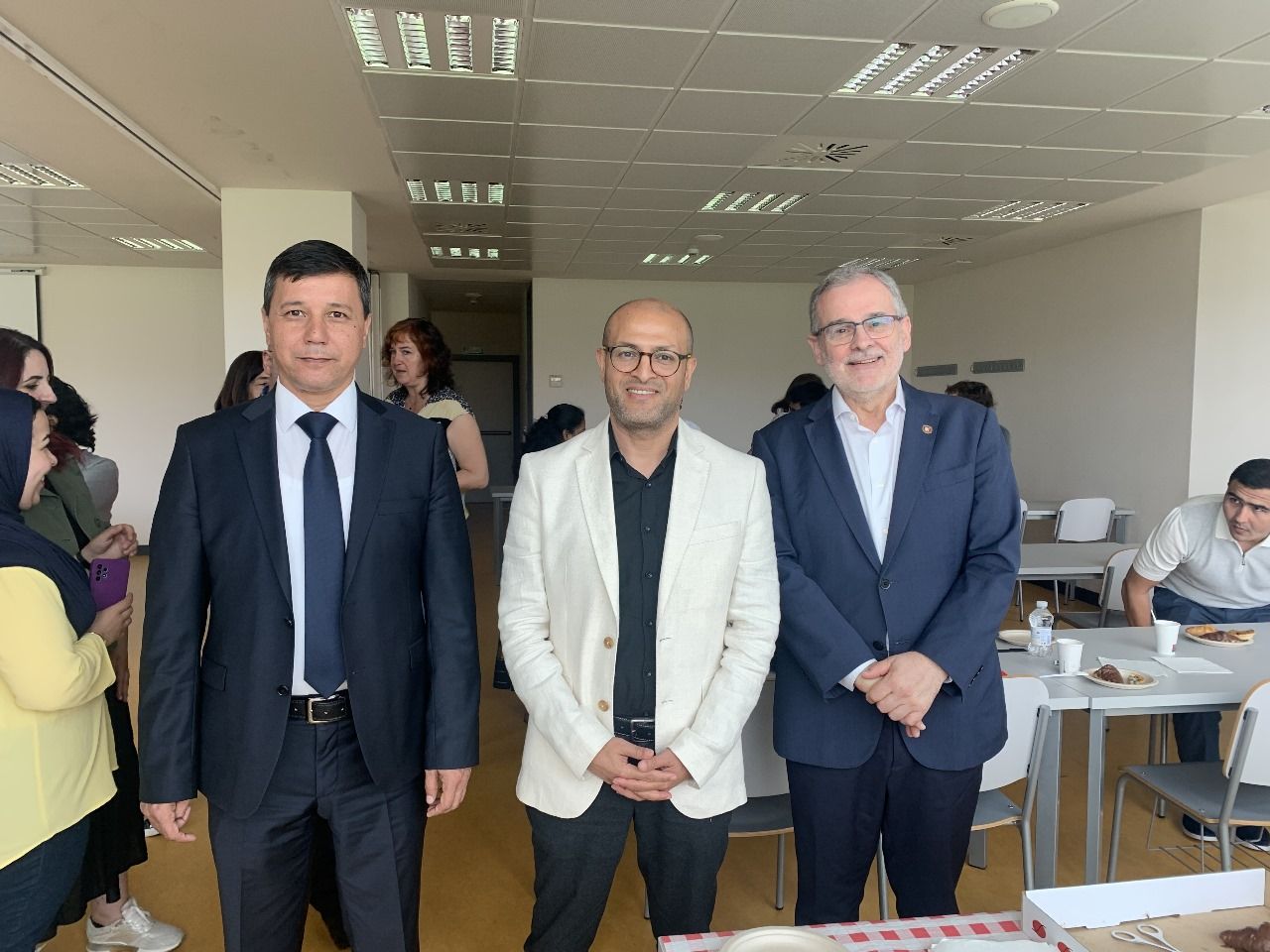 أستاذ الفيزيقا الهندسية بهندسة طنطا (7) أستاذ الفيزيقا الهندسية بهندسة طنطا (7)