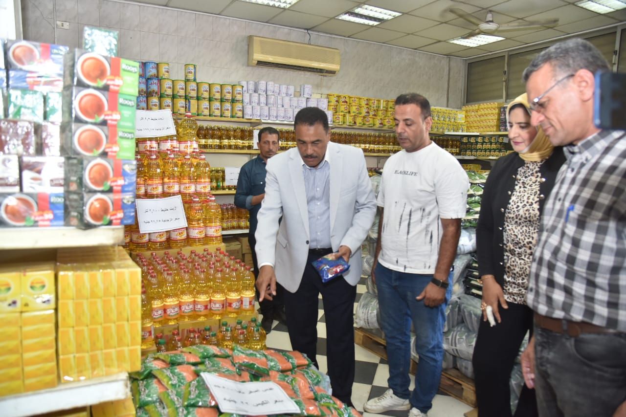 محافظ مطروح يتابع الاسعار وتوافر السلع وجودتها محافظ مطروح يتابع الاسعار وتوافر السلع وجودتها