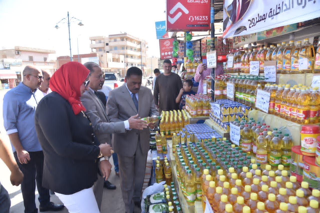 محافظ مطروح يتابع مبادرة خفض الاسعار محافظ مطروح يتابع مبادرة خفض الاسعار