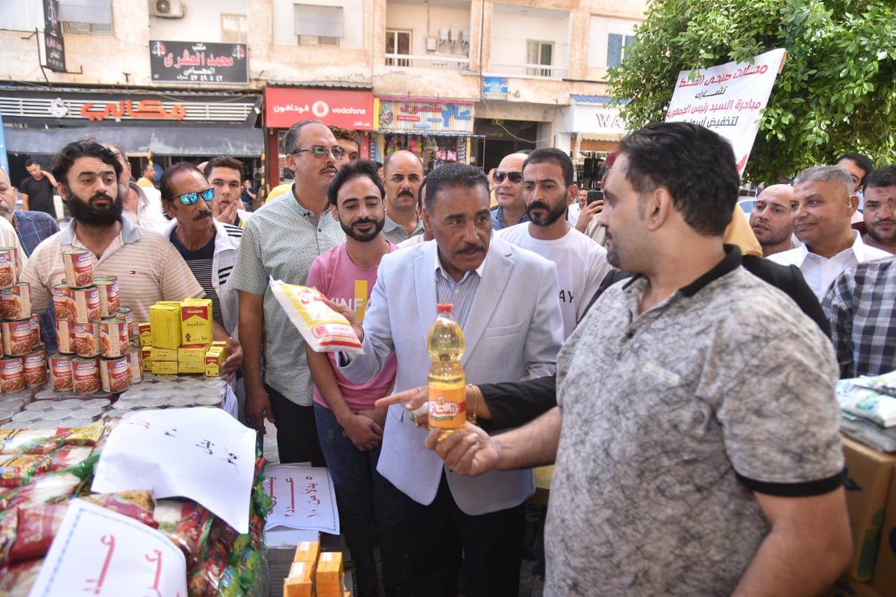مشاركة التجار والمحال الخاصة في مبادرة خفض الاسعار بمطروح مشاركة التجار والمحال الخاصة في مبادرة خفض الاسعار بمطروح