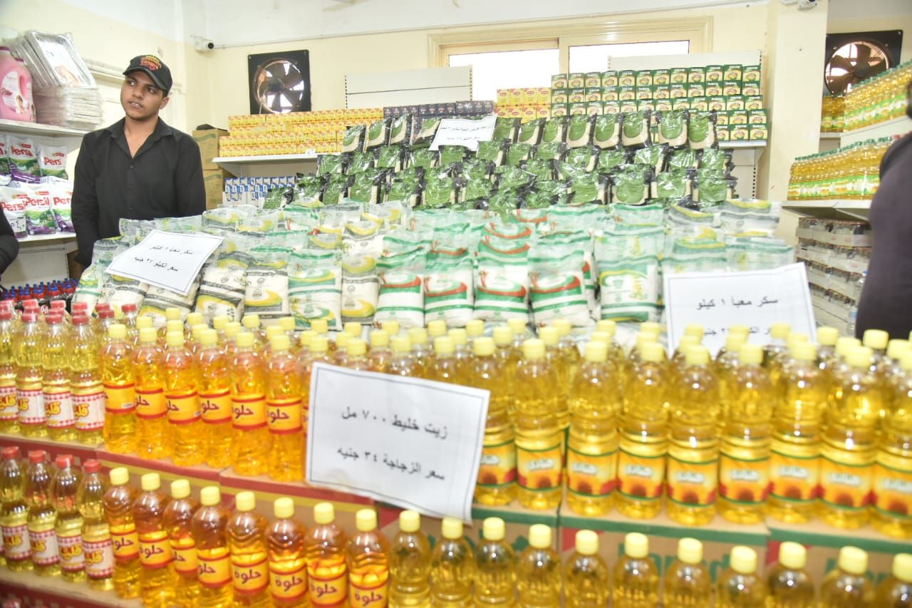 تراجع اسعار السلع بمطروح مع اطلاق مبادرة خفض الاسعار تراجع اسعار السلع بمطروح مع اطلاق مبادرة خفض الاسعار
