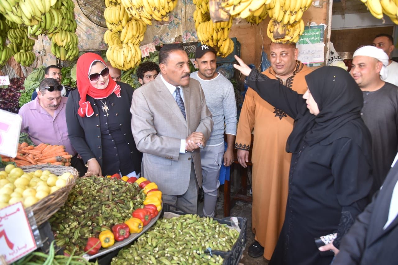 جولات محافظ مطروح في الاسواق لمتابعة الاسعار جولات محافظ مطروح في الاسواق لمتابعة الاسعار