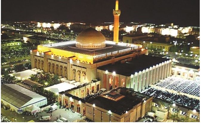 مسجد الدولة الكبير بالكويت يتزين لاستقبال العشر الأواخر