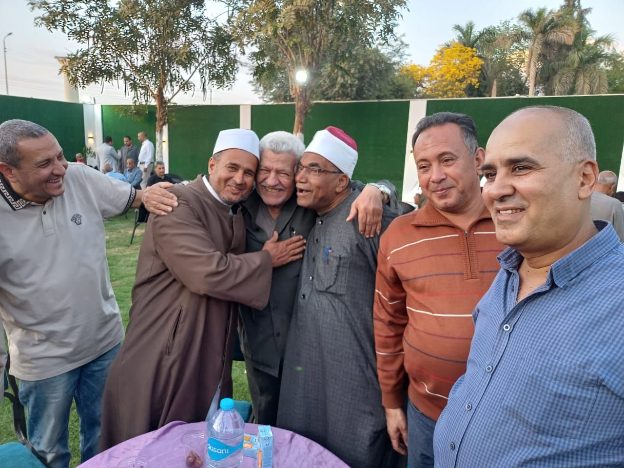 العم فوزى مع أصدقائه المسلمين