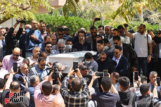 مسئولون وشخصيات عامة يحضرون جنازة الدكتور أحمد فتحي سرور  (40)