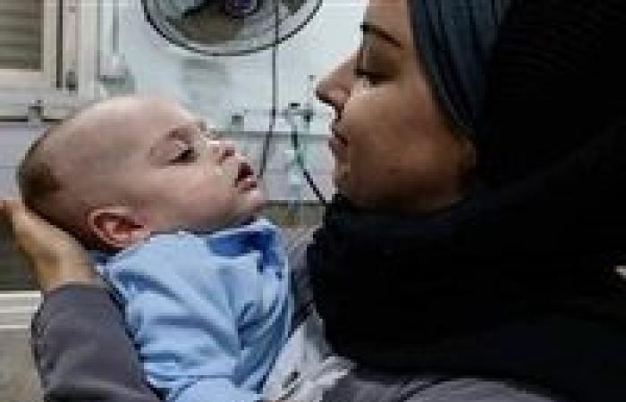 "أم بديلة".. حكاية شابة فلسطينية ترافق رضيعًا حرمه الاحتلال من والدته