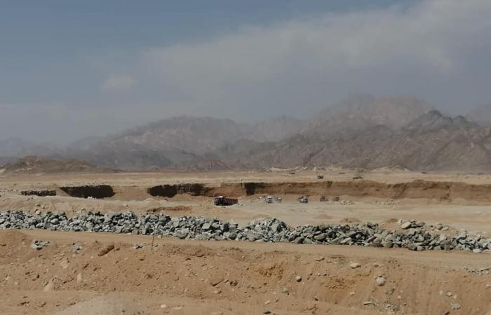 كيف استطاعت الدولة حماية جنوب سيناء من السيول؟.. إنشاء 23 سدا و229 بحيرة.. مراحل العمل متواصلة حتى 2022 بتكلفة تصل إلى 6.1 مليار جنيه.. تخزين 30 مليون متر مكعب من المياه حقق استثمارات بقيمة 82 مليون جنيه.. صور