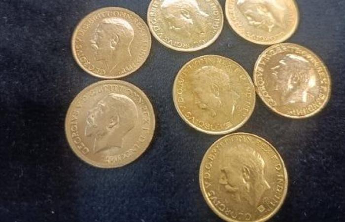 سعر جرام الذهب يستهل تعاملات الأسبوع عند 3200 جنيه للجرام من عيار 21