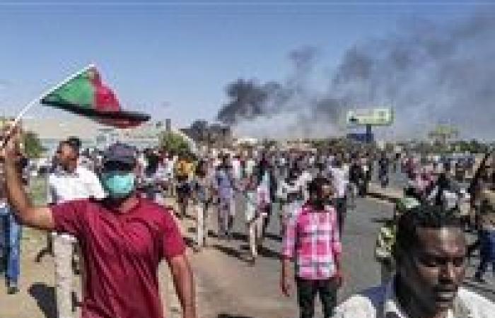 "اشتباكات وتحذيرات من حرب أهلية"..مستجدات الأحداث في السودان