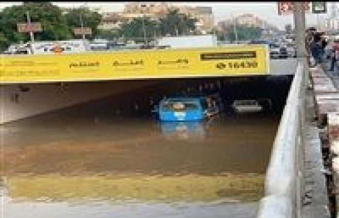 "العوامة.. وأتوبيس المدرسة".. كعادته الشعب المصري يتغلب على أزمة الأمطار بالدعابة