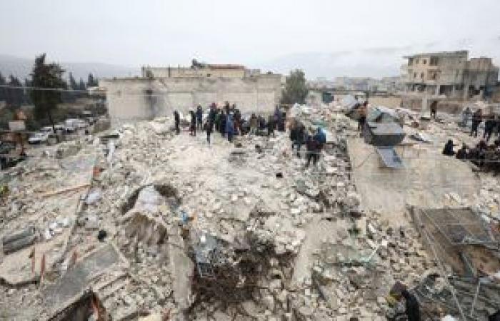 محاولات إنقاذ المحاصرين مستمرة فى تركيا وسوريا.. أقوى زلزال فى المنطقة منذ قرن يخلف 4900 قتيل وآلاف الجرحى وتوقعات بارتفاع الضحايا إلى 20 ألف شخص.. إنقاذ أكثر من 7800 شخص بـ10 مقاطعات تركية.. وأسر سورية تستغيث
