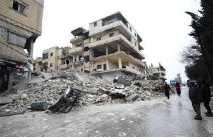 محاولات إنقاذ المحاصرين مستمرة فى تركيا وسوريا.. أقوى زلزال فى المنطقة منذ قرن يخلف 4900 قتيل وآلاف الجرحى وتوقعات بارتفاع الضحايا إلى 20 ألف شخص.. إنقاذ أكثر من 7800 شخص بـ10 مقاطعات تركية.. وأسر سورية تستغيث