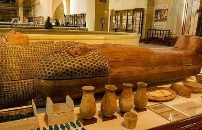مقتنيات المتحف المصري.. تابوت الملكة أحمس ميريت آمون